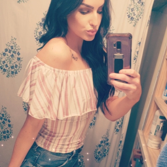 Derek Heart Tops - Off the shoulder top